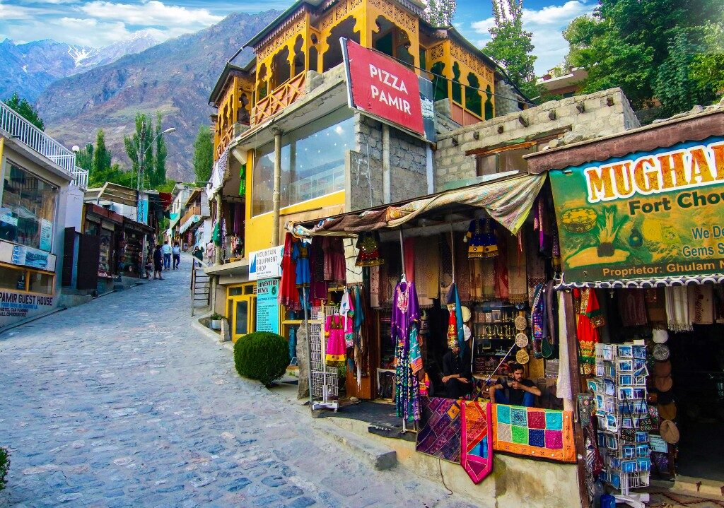 shopping-bazzar-karimabad (1)